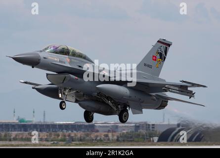 Türkische F-16 Kampffalken, die an verschiedene Kampfgeschwader angeschlossen sind, die Konya Anatolischer Adler abheben 2023 Türkei 05 10 2023 f-16C F-16D Stockfoto