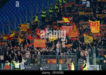 Rom, Italien. 12. Mai 2023. Fans von US Lecce während des Spiels der Serie A zwischen Latium und Lecce am 12. Mai 2023 im Stadio Olimpico, Rom, Italien. Kredit: Giuseppe Maffia/Alamy Live News Stockfoto