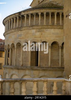 Colunade Apsis Exterieur von Arezzo Chiesa di Santa Maria della Pieve Stockfoto