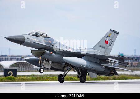 F-16C Block 40 Fighting Falcon startet Konya Anatolian Eagle Übungen (89-0024) von 191 Filo Ceylan „Gazelle“ in Konya 3. Hauptdüse 132. squa Stockfoto