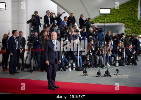 Berlin, Deutschland. 14. Mai 2023. Bundeskanzler Olaf Scholz (C) trifft am 14. Mai 2023 in Berlin mit dem ukrainischen Präsidenten Wolodymyr Zelensky (nicht gesehen) zusammen. Der ukrainische Präsident Zelensky besucht Deutschland zum ersten Mal seit Beginn der russischen Invasion im Februar letzten Jahres. Foto: Pressestelle des ukrainischen Präsidenten/UPI Credit: UPI/Alamy Live News Stockfoto