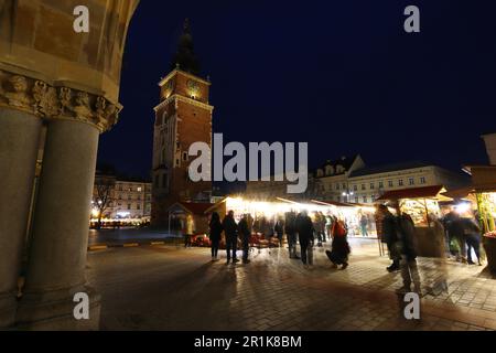 Krakauer Markt mit dem Rathausturm. Krakau, Polen, Europa. Stockfoto