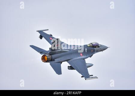 F-16C Block 40 Fighting Falcon startet Konya Anatolian Eagle Übungen (93-0664) von 191 Filo Hancer „Dolch“ in Konya 3. Hauptdüse 132. Truppe Stockfoto