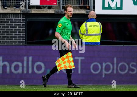 Alkmaar, Niederlande. 14. Mai 2023. ALKMAAR, NIEDERLANDE - MAI 14: Schiedsrichter Sjoerd Nanninga während des niederländischen Eredivisie-Spiels zwischen AZ und dem FC Emmen im AFAS-Stadion am 14. Mai 2023 in Alkmaar, Niederlande (Foto von Patrick Goosen/Orange Pictures). Guthaben: Orange Pics BV/Alamy Live News Stockfoto