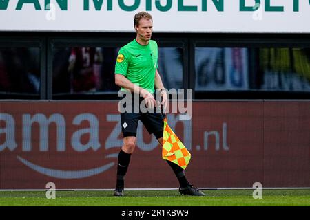 Alkmaar, Niederlande. 14. Mai 2023. ALKMAAR, NIEDERLANDE - MAI 14: Schiedsrichter Sjoerd Nanninga während des niederländischen Eredivisie-Spiels zwischen AZ und dem FC Emmen im AFAS-Stadion am 14. Mai 2023 in Alkmaar, Niederlande (Foto von Patrick Goosen/Orange Pictures). Guthaben: Orange Pics BV/Alamy Live News Stockfoto