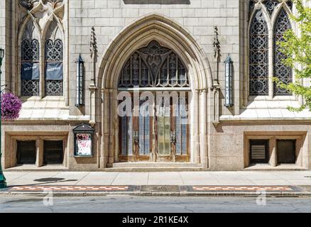 Die erste Baptistenkirche und der Mizpah-Turm, ein seit langem ungenutztes Wahrzeichen, sollten als Wohn-/Bürogebäude mit gemischter Nutzung umgebaut werden. Stockfoto