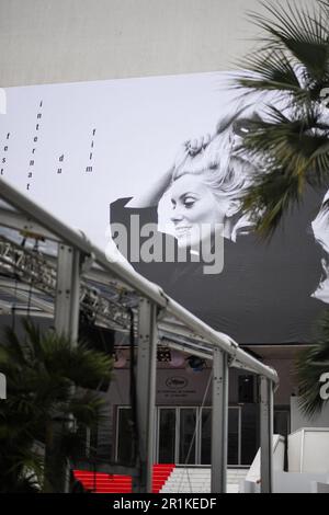 Cannes, Frankreich. 14. Mai 2023. Vorbereitung des Internationalen Filmfestivals 76. in Cannes, Palais des Festivals, La Croisette, in Cannes, Frankreich Am 14. Mai 2023. Foto: Lionel Urman/ABACAPRESS.COM Kredit: Abaca Press/Alamy Live News Stockfoto