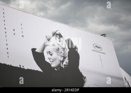 Cannes, Frankreich. 14. Mai 2023. Vorbereitung des Internationalen Filmfestivals 76. in Cannes, Palais des Festivals, La Croisette, in Cannes, Frankreich Am 14. Mai 2023. Foto: Lionel Urman/ABACAPRESS.COM Kredit: Abaca Press/Alamy Live News Stockfoto