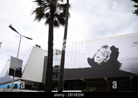 Cannes, Frankreich. 14. Mai 2023. Vorbereitung des Internationalen Filmfestivals 76. in Cannes, Palais des Festivals, La Croisette, in Cannes, Frankreich Am 14. Mai 2023. Foto: Lionel Urman/ABACAPRESS.COM Kredit: Abaca Press/Alamy Live News Stockfoto