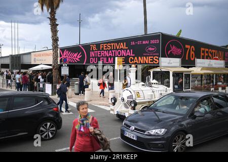 Cannes, Frankreich. 14. Mai 2023. Vorbereitung des Internationalen Filmfestivals 76. in Cannes, Palais des Festivals, La Croisette, in Cannes, Frankreich Am 14. Mai 2023. Foto: Lionel Urman/ABACAPRESS.COM Kredit: Abaca Press/Alamy Live News Stockfoto