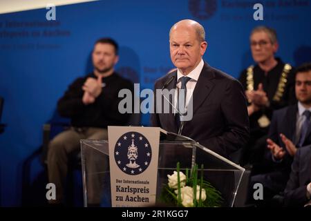 Aachen, Deutschland. 14. Mai 2023. Bundeskanzler Olaf Scholz hält eine Rede während der Preisverleihung des Internationalen Karlspreis Aachen 2023 (Karlspreis), der dem Präsidenten und dem ukrainischen Volk am 14. Mai 2023 in Aachen verliehen wurde. Der ukrainische Präsident Volodymyr Zelensky und das Volk seines Landes werden am Sonntag, den 14. Mai, in Aachen mit dem Internationalen Karlspreis ausgezeichnet. Foto: Pressestelle des ukrainischen Präsidenten/UPI Credit: UPI/Alamy Live News Stockfoto