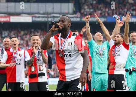 14-05-2023: Sport: Feyenoord / Go ahead ROTTERDAM, NIEDERLANDE - MAI 14: Lutsharel Geertruida (Feyenoord Rotterdam) feiert die Meisterschaft Durin Stockfoto