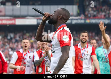 14-05-2023: Sport: Feyenoord / Go ahead ROTTERDAM, NIEDERLANDE - MAI 14: Lutsharel Geertruida (Feyenoord Rotterdam) feiert die Meisterschaft Durin Stockfoto