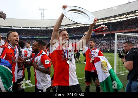 14-05-2023: Sport: Feyenoord / Go ahead ROTTERDAM, NIEDERLANDE - MAI 14: Spieler von Feyenoord feiern die Meisterschaft während des Spiels Eredivisi Stockfoto