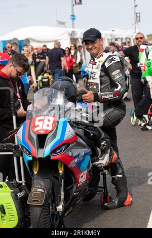 Portstewart, Großbritannien. 13. Mai 2023. Eddy Ferre (58) bereitet sich auf das Superbike-Rennen 2023 NorthWest200 vor, gesponsert vom Merrow Hotel and Spa. Eddy hat den 12. Platz erreicht. Kredit: Bonzo/Alamy Live News Stockfoto