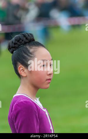 Gourock, Schottland, Großbritannien. 14. Mai 2023. Die jährlichen Gourock Highland Games, die die traditionelle schottische Kultur mit Pfeifenband-Wettbewerben, Highland-Tänzen und traditionellen Highland-Spielen feiern, finden im malerischen Battery Park statt. Kredit: Skully/Alamy Live News Stockfoto