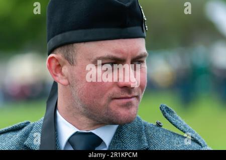 Gourock, Schottland, Großbritannien. 14. Mai 2023. Die jährlichen Gourock Highland Games, die die traditionelle schottische Kultur mit Pfeifenband-Wettbewerben, Highland-Tänzen und traditionellen Highland-Spielen feiern, finden im malerischen Battery Park statt. Kredit: Skully/Alamy Live News Stockfoto