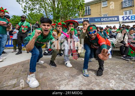 CHELMSFORD, VEREINIGTES KÖNIGREICH. 14. Mai 2023. Die Fans bei der ICC Men's Cricket World Cup Super League 3. ODI Ireland gegen Bangladesh auf dem Cloud County Cricket Ground am Sonntag, den 14. Mai 2023 in CHELMSFORD ENGLAND. Kredit: Taka Wu/Alamy Live News Stockfoto