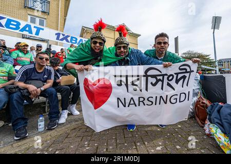 CHELMSFORD, VEREINIGTES KÖNIGREICH. 14. Mai 2023. Die Fans bei der ICC Men's Cricket World Cup Super League 3. ODI Ireland gegen Bangladesh auf dem Cloud County Cricket Ground am Sonntag, den 14. Mai 2023 in CHELMSFORD ENGLAND. Kredit: Taka Wu/Alamy Live News Stockfoto