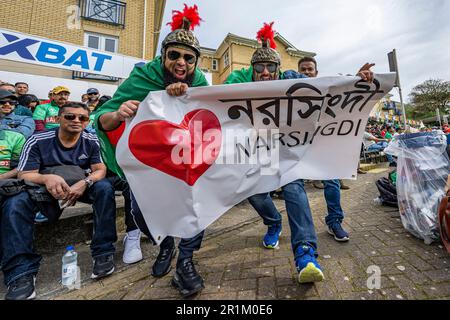 CHELMSFORD, VEREINIGTES KÖNIGREICH. 14. Mai 2023. Die Fans bei der ICC Men's Cricket World Cup Super League 3. ODI Ireland gegen Bangladesh auf dem Cloud County Cricket Ground am Sonntag, den 14. Mai 2023 in CHELMSFORD ENGLAND. Kredit: Taka Wu/Alamy Live News Stockfoto