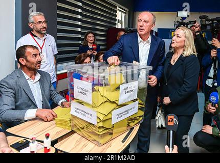 Istanbul, Türkei. 14. Mai 2023. Muharrem Ince, Präsidentschaftskandidat, stimmt am Sonntag in Ankara, Türkiye ab, 14. Mai 2023. Foto: Homeland Party/UPI Credit: UPI/Alamy Live News Stockfoto