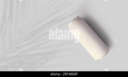 Nahaufnahme einer weißen Blechschablone aus Aluminium auf grauem Hintergrund. Produktkonzept Getränke. Stockfoto