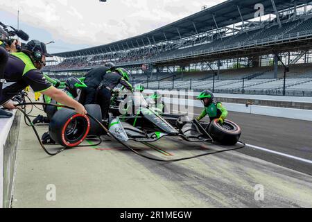 Indianapolis, USA. 13. Mai 2023. AGUSTIN HUGO CANAPINO (R) (78) aus Arrecifes, Argentinier, bringt sein Auto während des GMR Grand Prix auf dem Indianapolis Motor Speedway in Indianapolis IN INDIANAPOLIS IN zur Wartung. (Kreditbild: © Walter G. Arce Sr./ZUMA Press Wire) NUR REDAKTIONELLE VERWENDUNG! Nicht für den kommerziellen GEBRAUCH! Stockfoto