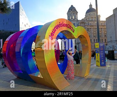 Liverpool Eurovision 2023, Yellow, Blue (Ukraine) and pink Hearts, Mann Island, Liverpool, Merseyside, England, GB, L3 1BP Stockfoto