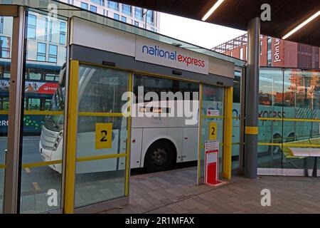 National Express Intercity Bus Service Stand 2, Leeds Service, Liverpool ONE Bus Station, Paradise St, Liverpool, Merseyside, England,L1 3EU Stockfoto