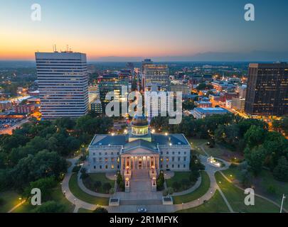 Die Innenstadt von Columbia, South Carolina und den USA in der Abenddämmerung. Stockfoto