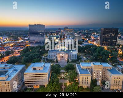 Die Innenstadt von Columbia, South Carolina und den USA in der Abenddämmerung. Stockfoto