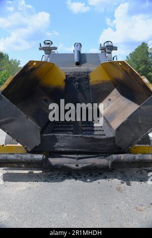 Caterpillar Asphaltfertiger AP1000F. Stockfoto