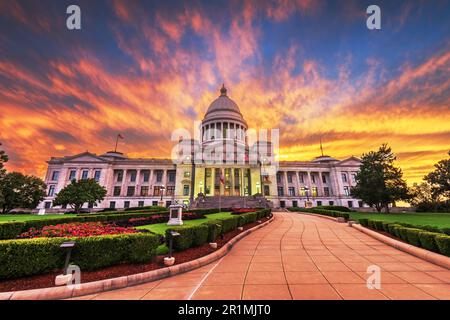 Little Rock, Arkansas, USA, aus dem Kapitol des Bundesstaates in der Abenddämmerung. Stockfoto