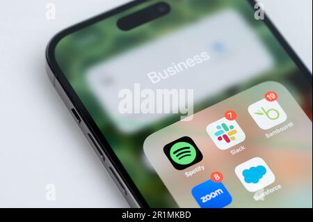 New york, USA - 14. Mai 2023: Business Apps App auf dem iphone Menü Nahaufnahme auf dem Smartphone-Bildschirm Stockfoto