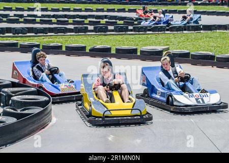 Tennessee Smoky Mountains Foothills, Sevier County, Sevierville, NASCAR Speedpark, Miniatur-Rennwagen Fahren, Wassersport, Restaurants, Familien Stockfoto