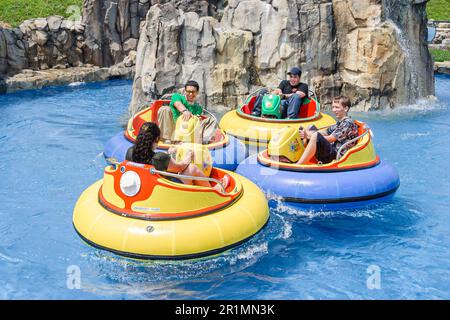 Tennessee Smoky Mountains Foothills, Sevier County, Sevierville, NASCAR Speedpark, Miniatur-Rennwagen Fahren, Wassersport, Restaurants, Familien Stockfoto