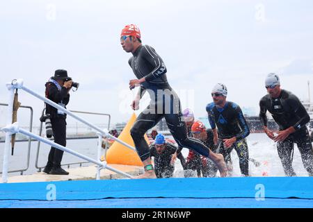 Yokohama, Kanagawa, Japan. 13. Mai 2023. Takumi Hojo (JPN) Triathlon : ITU World Triathlon Championship Series Yokohama 2023 Men's Elite in Yokohama, Kanagawa, Japan . Kredit: Yohei Osada/AFLO SPORT/Alamy Live News Stockfoto