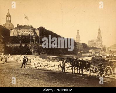 Blick auf die Frauenkirche und Stadtkirche in Dresden 1860, Sachsen, Deutschland, Historische, digital restaurierte Reproduktion eines Originals aus dem 18. Oder 19. Jahrhundert / Bild der Frauenkirche und Stadtkirche in Dresden im Jahre 1860, Sachsen, Deutschland, Historisch, digitale Restaurierte Reproduktion von einer Vorlage aus dem 18. Oder 19. Hundert Stockfoto