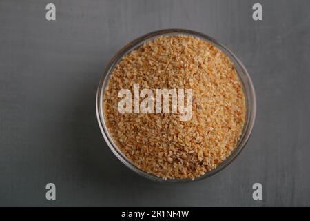 Fotogetrockneter Knoblauch in einer Glasschüssel, Draufsicht Stockfoto