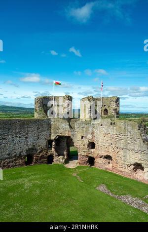 Rhuddlan Castle, in Rhuddlan, Denbighshire, Wales. Er wurde 1277 von Edward I nach dem ersten Walisischen Krieg errichtet. Denbighshire, Großbritannien Stockfoto