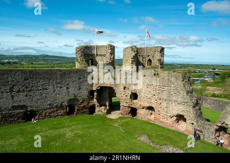 Rhuddlan Castle, in Rhuddlan, Denbighshire, Wales. Er wurde 1277 von Edward I nach dem ersten Walisischen Krieg errichtet. Denbighshire, Großbritannien Stockfoto