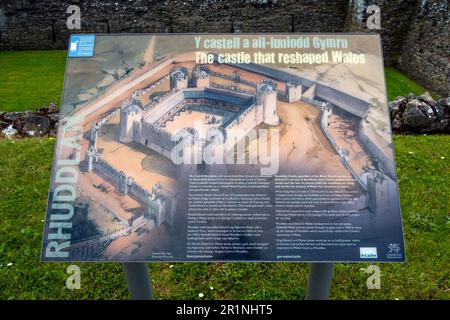 Rhuddlan Castle, in Rhuddlan, Denbighshire, Wales. Er wurde 1277 von Edward I nach dem ersten Walisischen Krieg errichtet. Denbighshire, Großbritannien Stockfoto