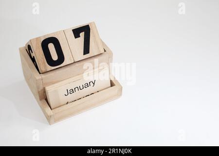 Hölzerne ewige Kalenderblöcke für Januar Stockfoto