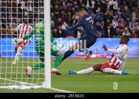 Julien Mattia / Le Pictorium - Paris Saint Germain Gastgeber des AC Ajaccio im Parc des Princes, 13. Mai 2023 - 13. Mai 05/2023 - Frankreich / Ile-de-France (Region) / Paris - Kylian Mbappe während des Spiels zwischen Paris Saint Germain und AC Ajaccio im Parc des Princes, 13. Mai 2023. Stockfoto