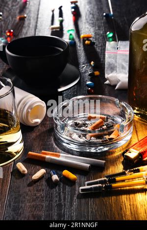 Süchtig machenden Substanzen, einschließlich Alkohol, Zigaretten und Drogen Stockfoto