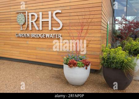 Schild am Eingang zum RHS Garden, Bridgewater Stockfoto