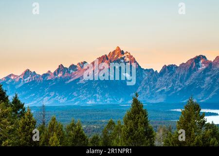 Sonnenaufgang vom Signal Mountain über der Grand Teton Range, Wyoming Stockfoto