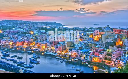 Panoramablick auf die Insel Procida, eine Komune der Metropolstadt Neapel, Kampanien, Italien Stockfoto