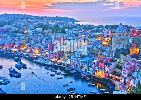 Panoramablick auf die Insel Procida, eine Komune der Metropolstadt Neapel, Kampanien, Italien Stockfoto