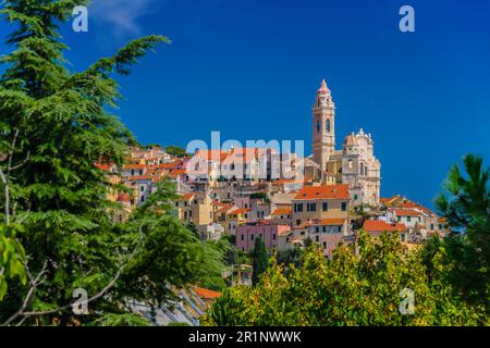 Das Dorf von Cervo an der italienischen Riviera in der Provinz Imperia, Ligurien, Italien Stockfoto